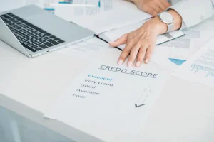cropped-view-of-woman-showing-credit-score-at-offi-2021-09-01-12-00-40-utc.jpg
